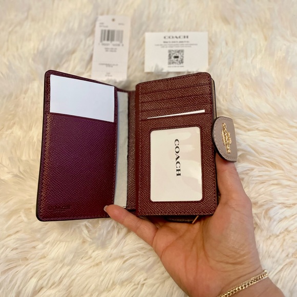 NEW Coach Medium corner zip wallet. - Picture 3 of 7